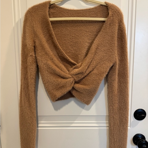 Aeire Cropped Sweater - Picture 1 of 3